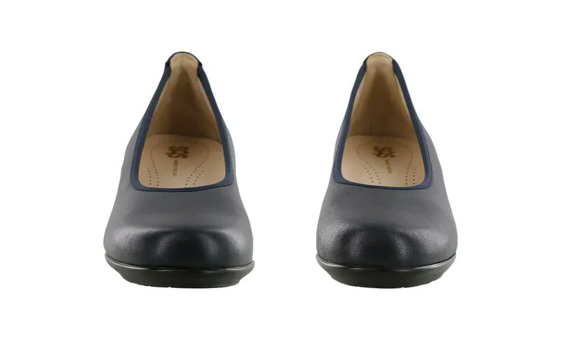 SAS Milano Pump - Navy